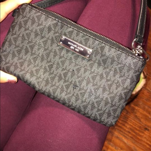 Real MK wristlet - Picture 2 of 2